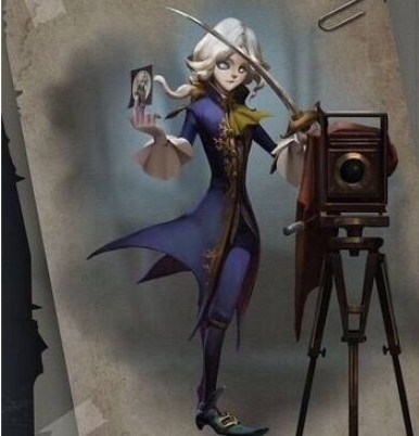 第五人格攝影師雙形態(tài)圖片曝光：陰森恐怖手持利刃