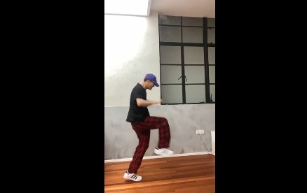抖音怎么拍王嘉爾狼人舞？狼人舞挑戰(zhàn)視頻拍攝教程